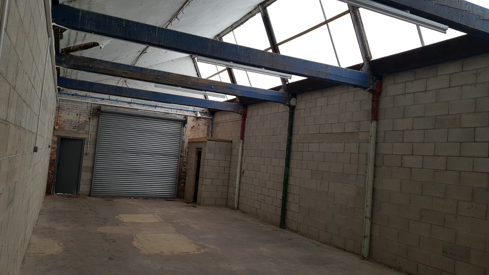 Industrial Unit in Stockport - photo 2