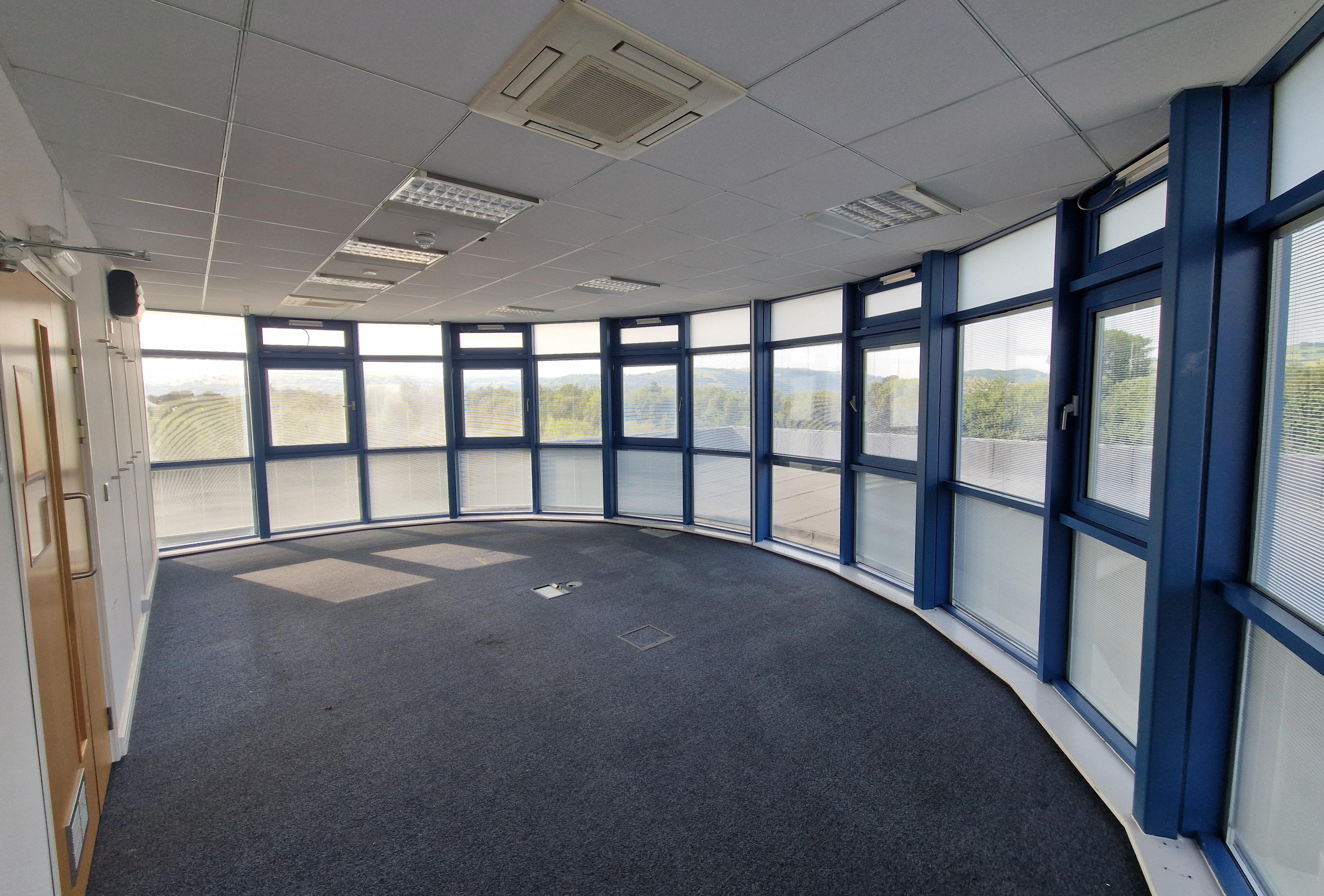 Office in Caerphilly - photo 4