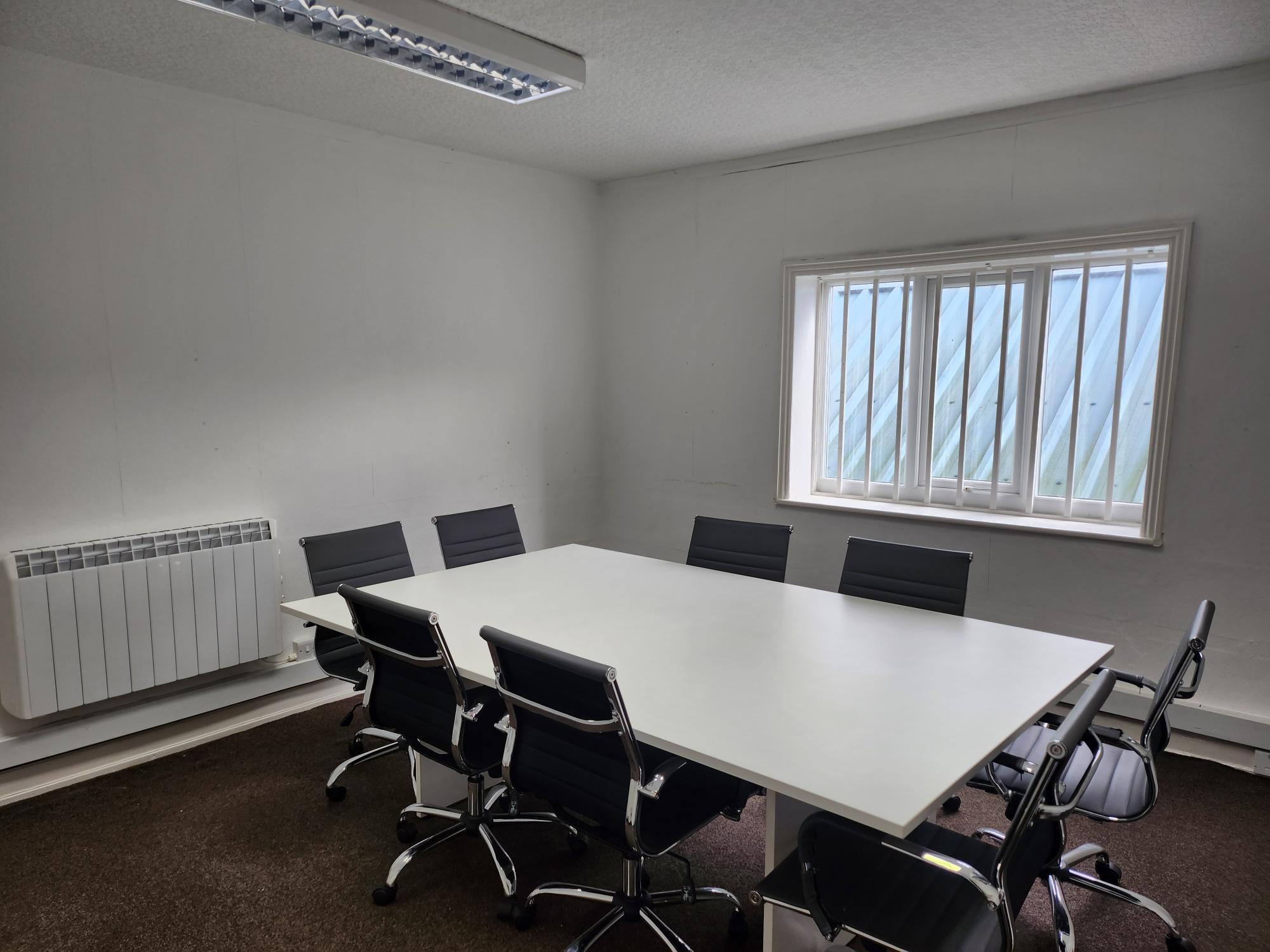 Office in Macclesfield - photo 3