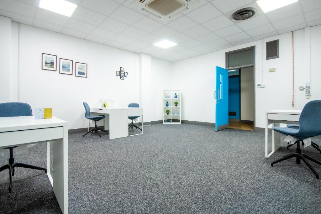 Office in Gateshead - photo 3