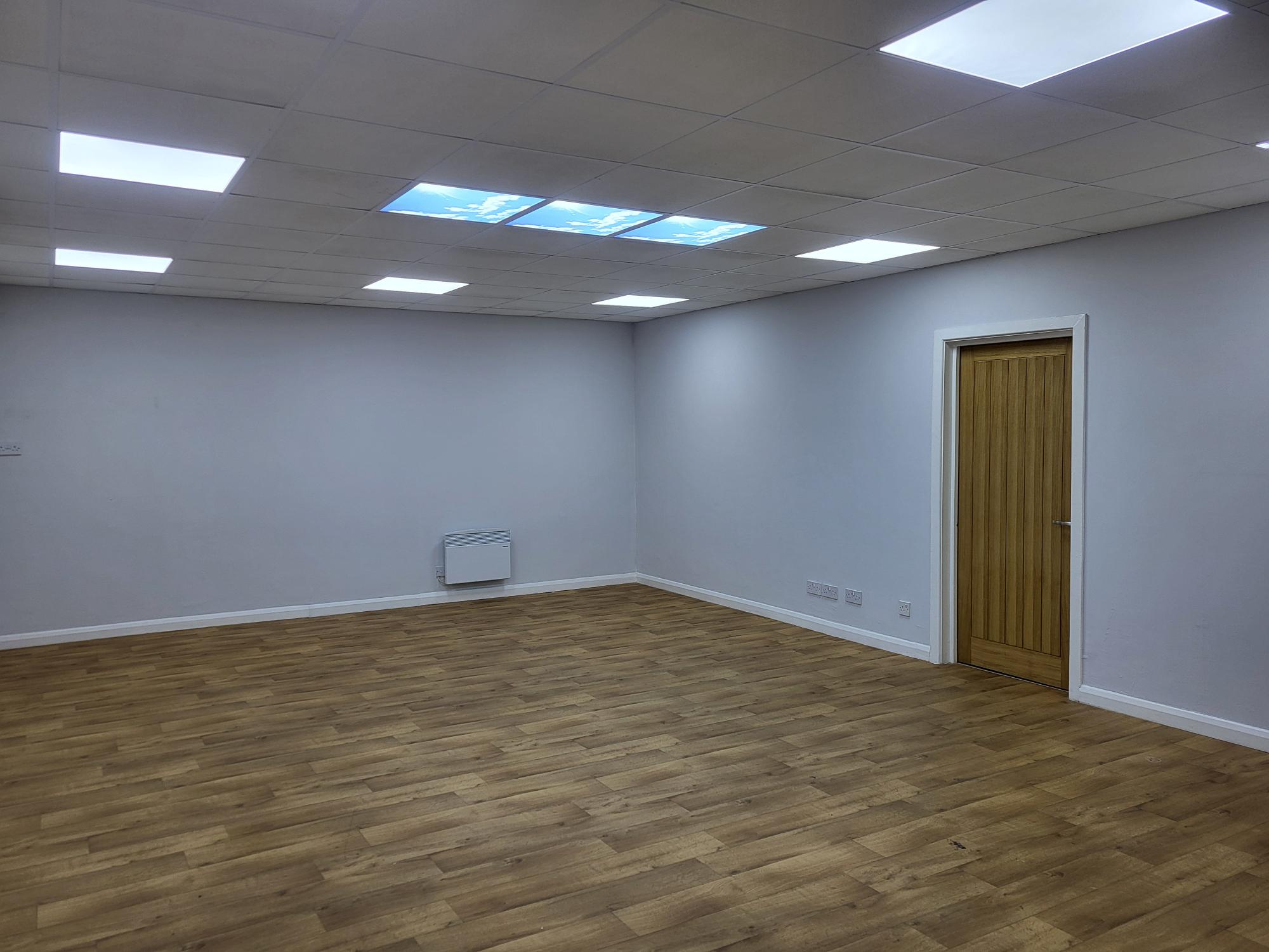 Office in Mansfield - photo 2