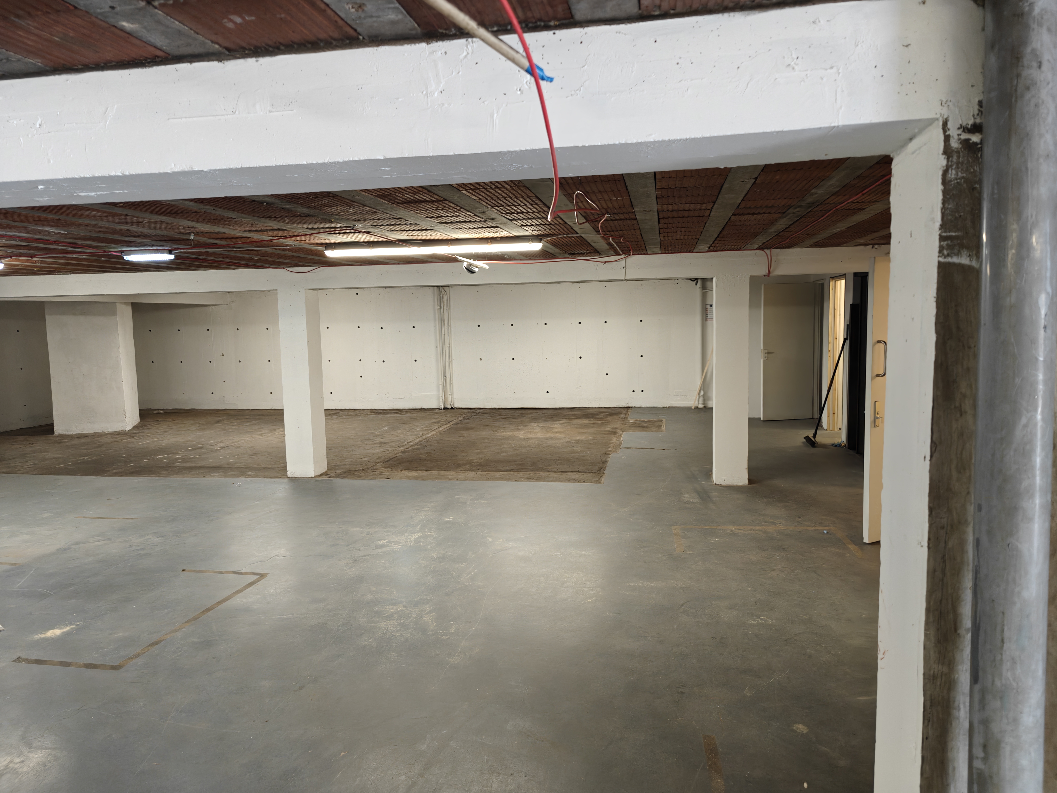 Storage in Caterham-on-the-Hill - photo 2