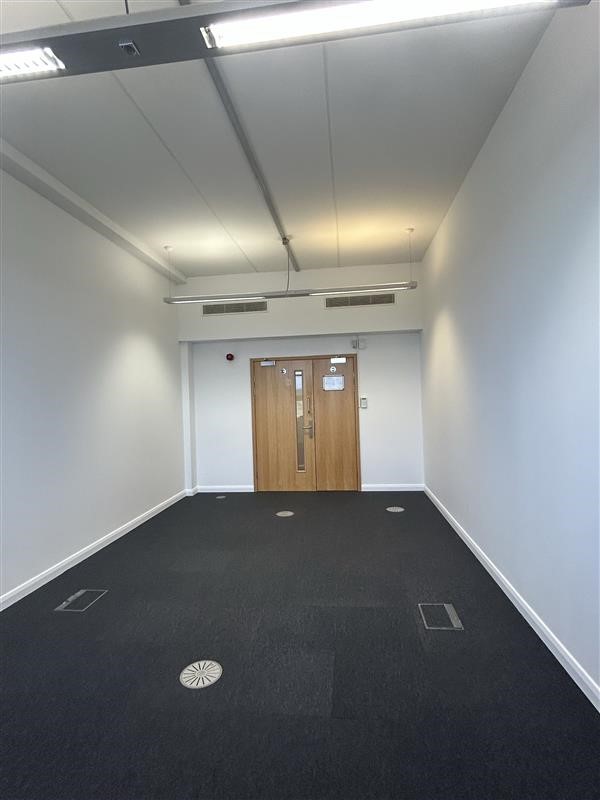Office in Nuneaton - photo 3
