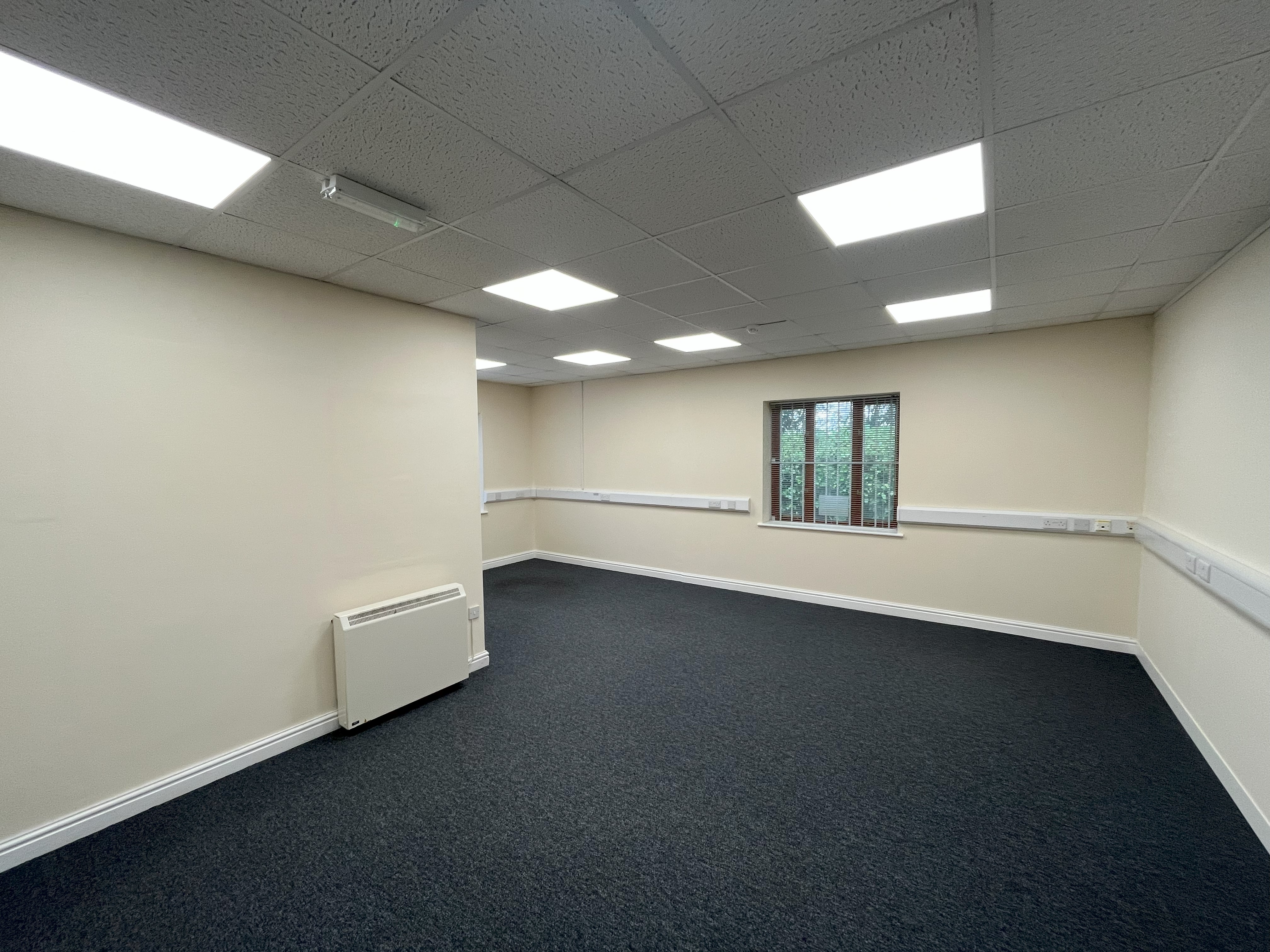 Office in Wolverhampton - photo 2