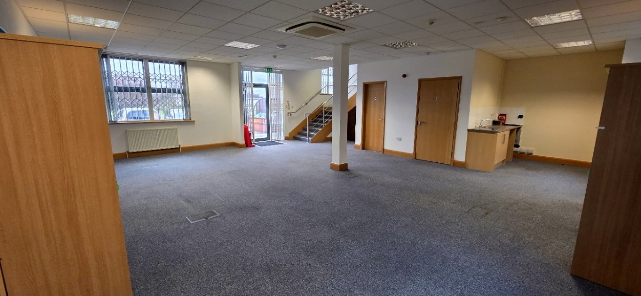 Office in Derby - photo 3