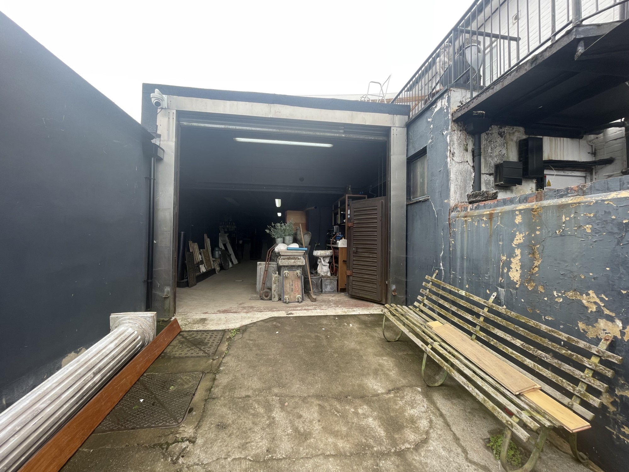 Storage in Bagshot - photo 2