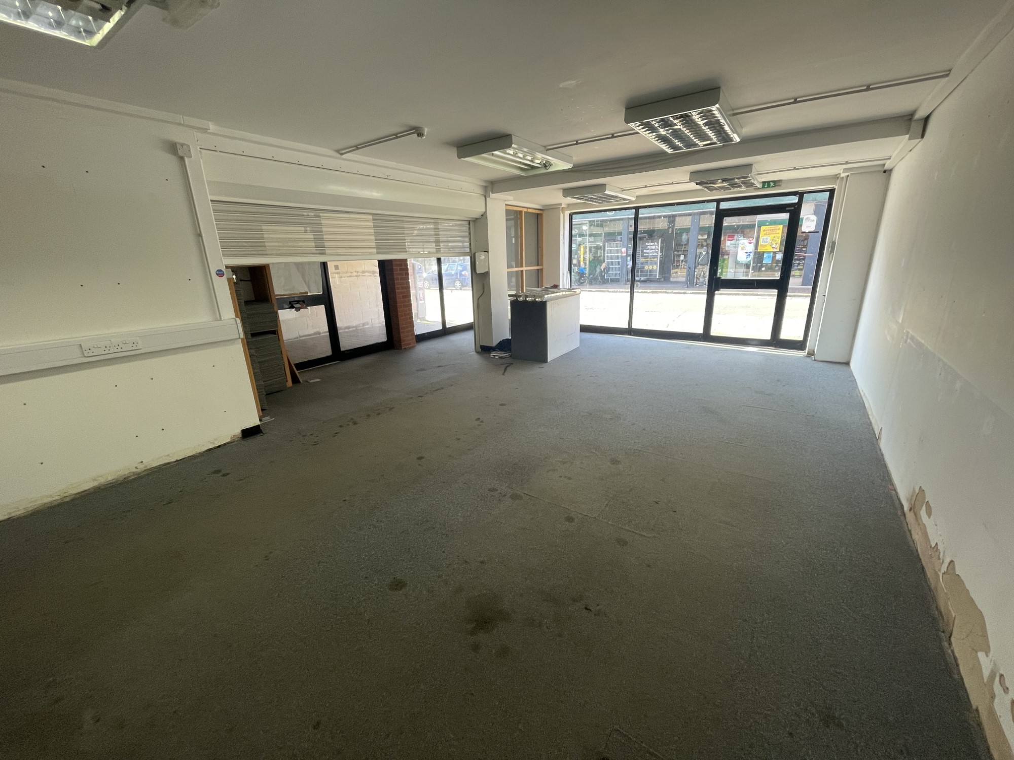 Retail/Shop in Farnborough - photo 2