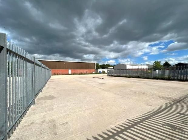 Commercial Property in Taunton - photo 2