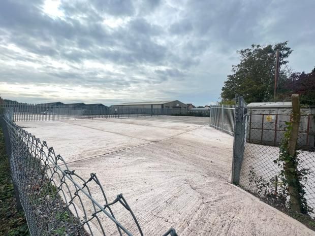 Commercial Property in Taunton - photo 4