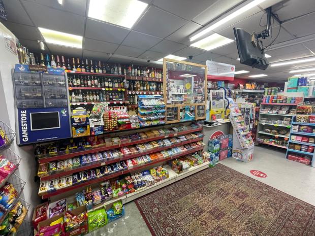 Retail/Shop in Uxbridge - photo 4