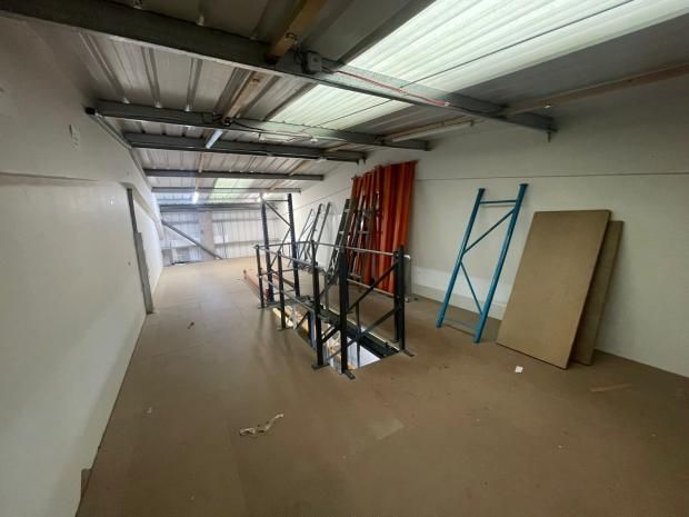 Industrial Unit in Uxbridge - photo 3