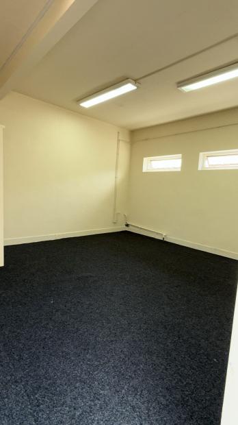 Office in Tipton - photo 4
