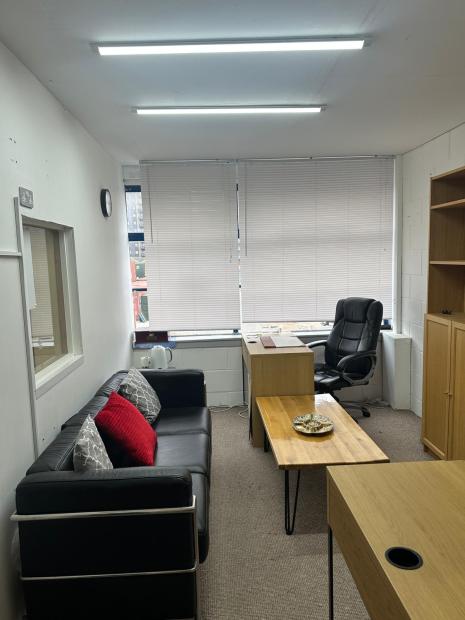 Office in Southall - photo 2