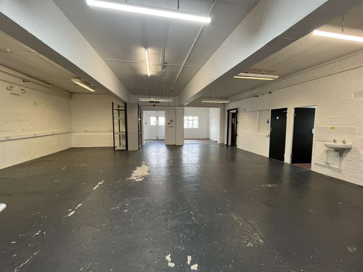 Commercial Property in Oakham - photo 2