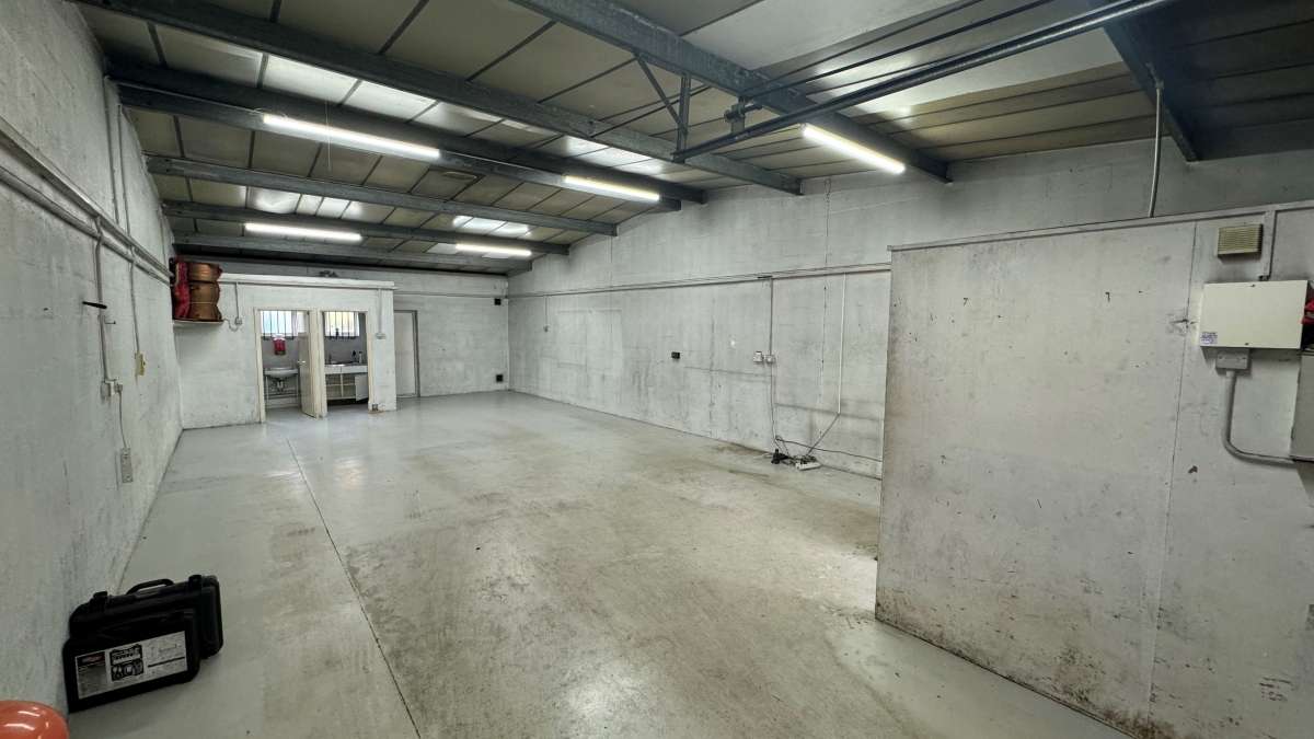 Industrial Unit in Warwick - photo 4