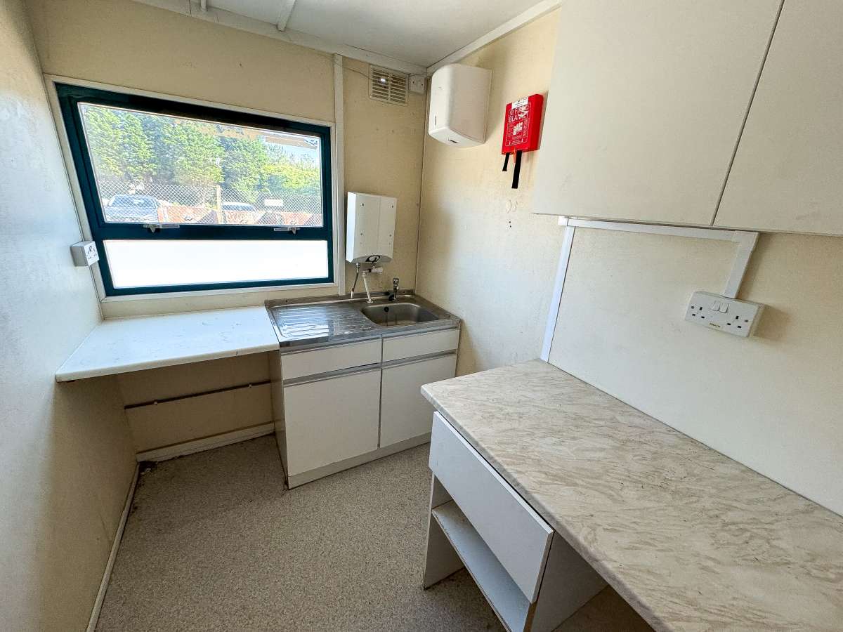 Industrial Unit in Roche - photo 4