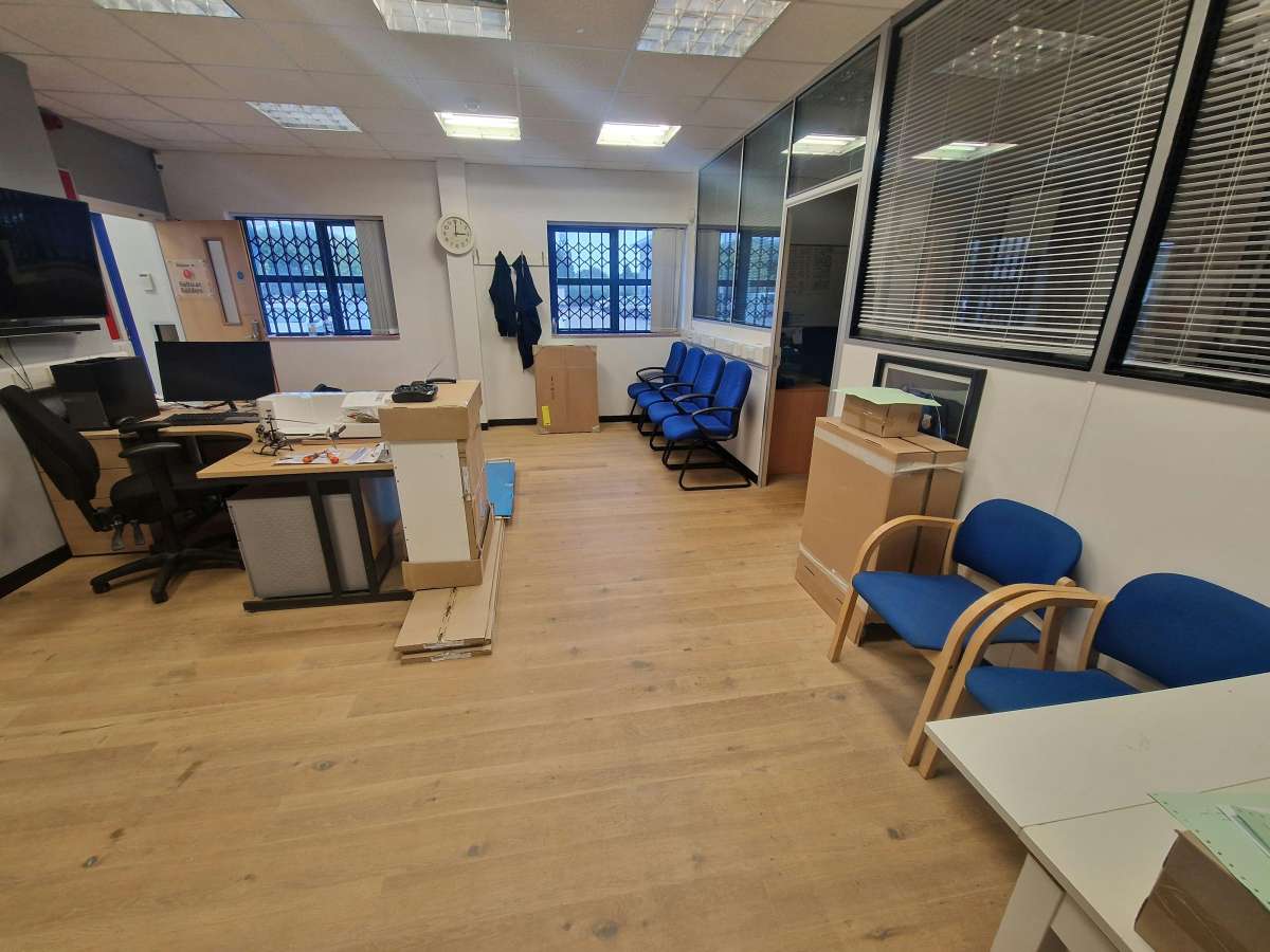 Industrial Unit in Havant - photo 2