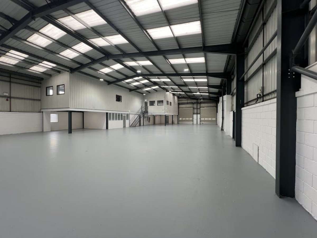 Industrial Unit in Waterlooville - photo 2