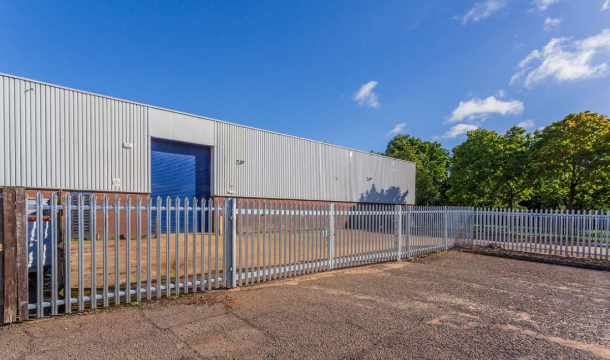 Industrial Unit in Redditch - photo 2