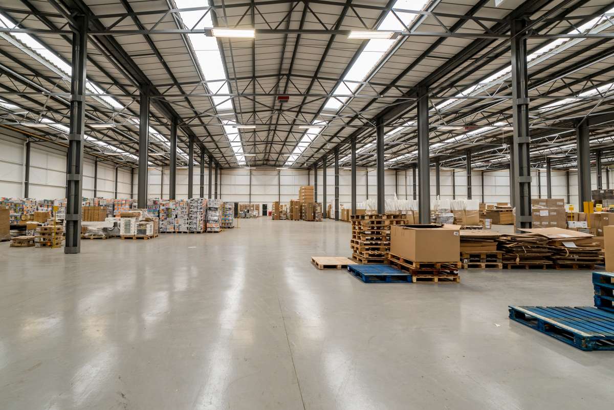 Industrial Unit in Milton Keynes - photo 3