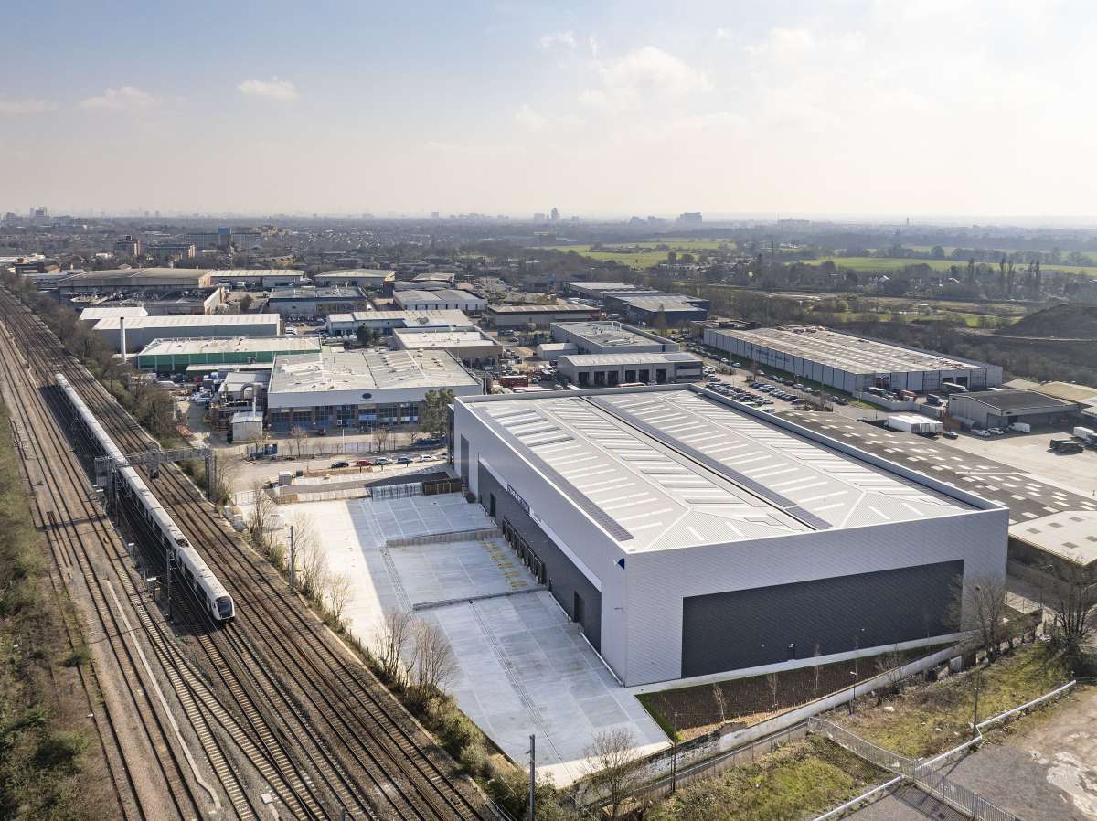 Industrial Unit in Southall - photo 2