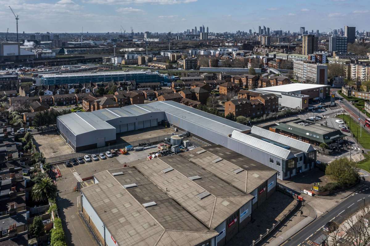 Industrial Unit in London - photo 2