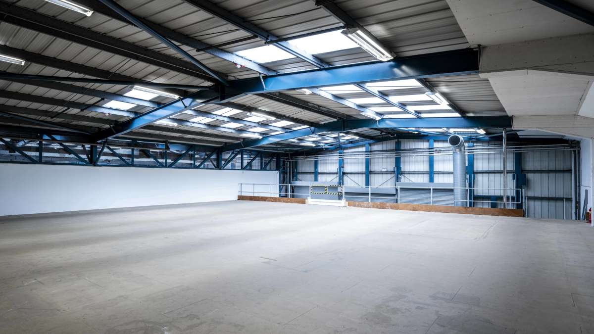 Industrial Unit in London - photo 4