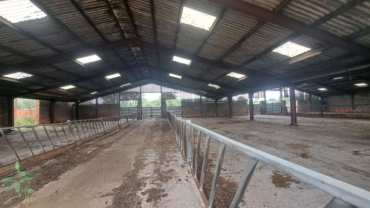 Industrial Unit in Newport Pagnell - photo 3