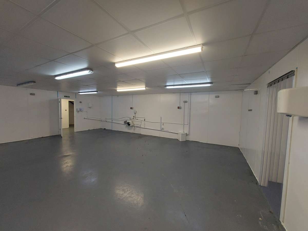 Industrial Unit in Kilmarnock - photo 2