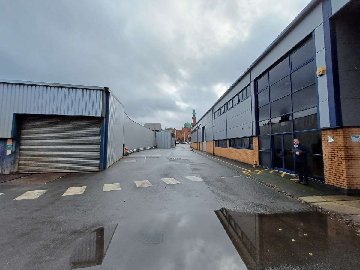 Industrial Unit in Walsall - photo 2