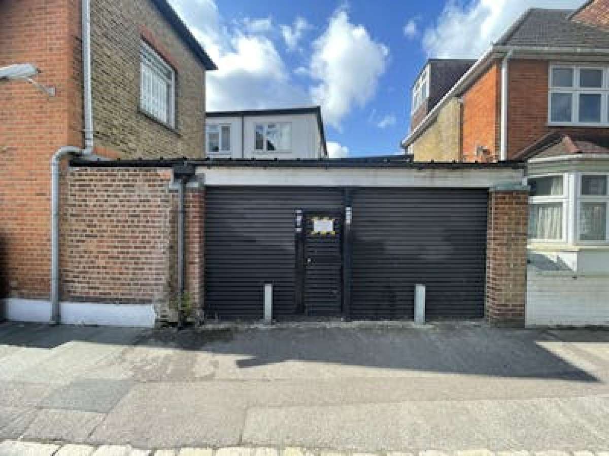 Industrial Unit in Green Street Green - photo 3