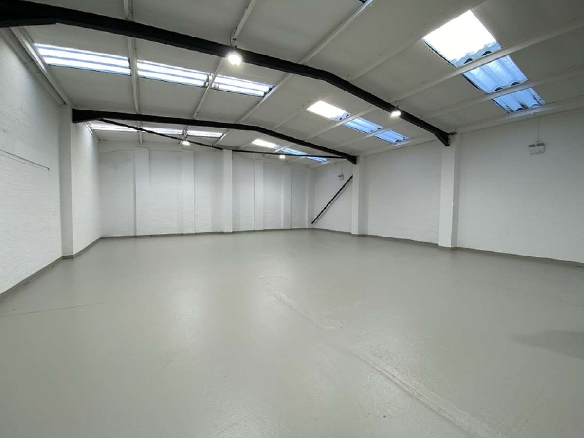 Industrial Unit in Willenhall - photo 2