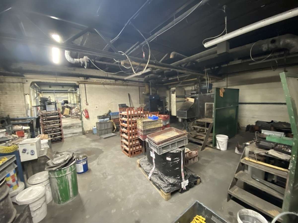 Industrial Unit in West Bromwich - photo 3