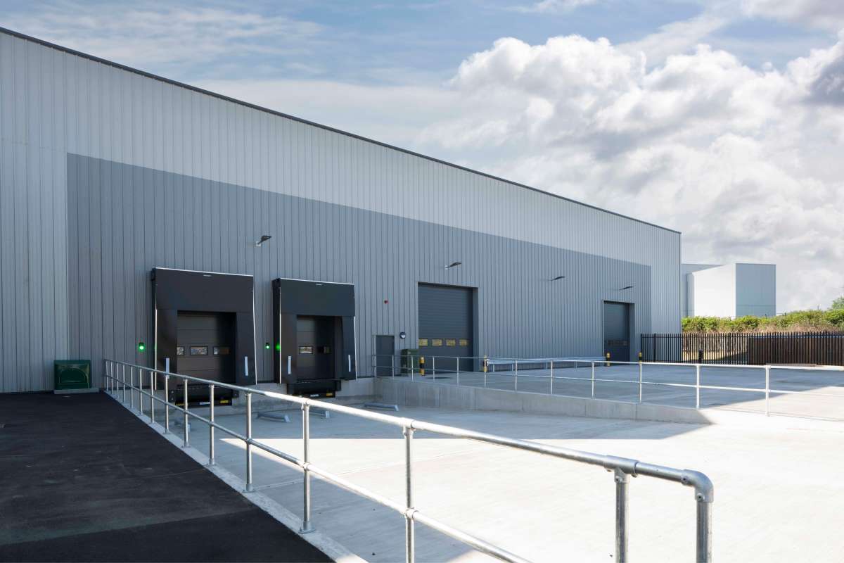 Industrial Unit in Barking - photo 3