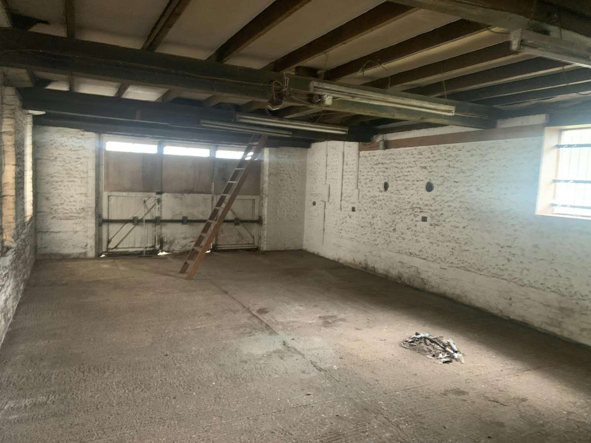 Industrial Unit in Clanfield - photo 4