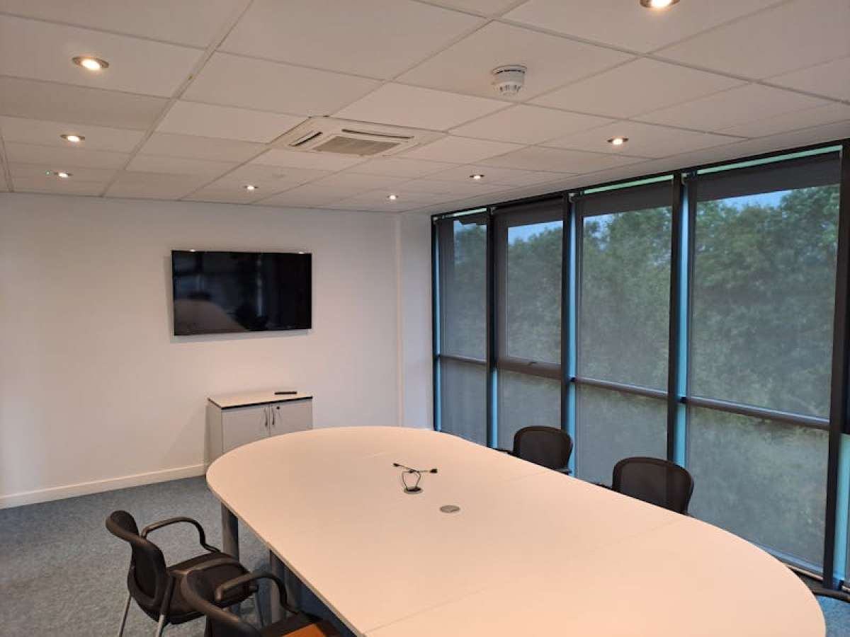 Industrial Unit in Enfield - photo 4