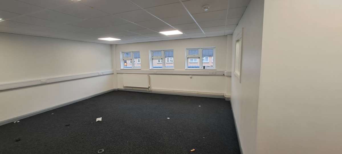 Industrial Unit in Barking - photo 3