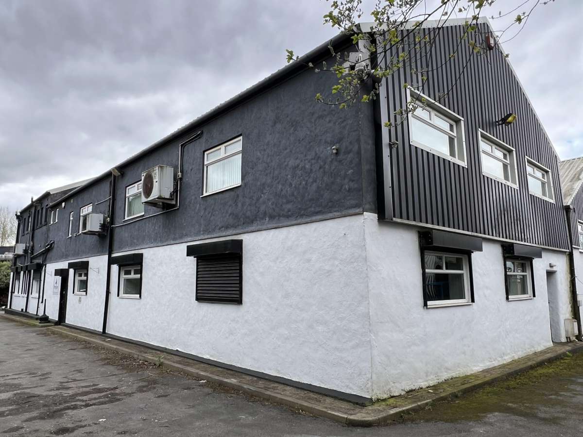 Industrial Unit in Bradford - photo 2