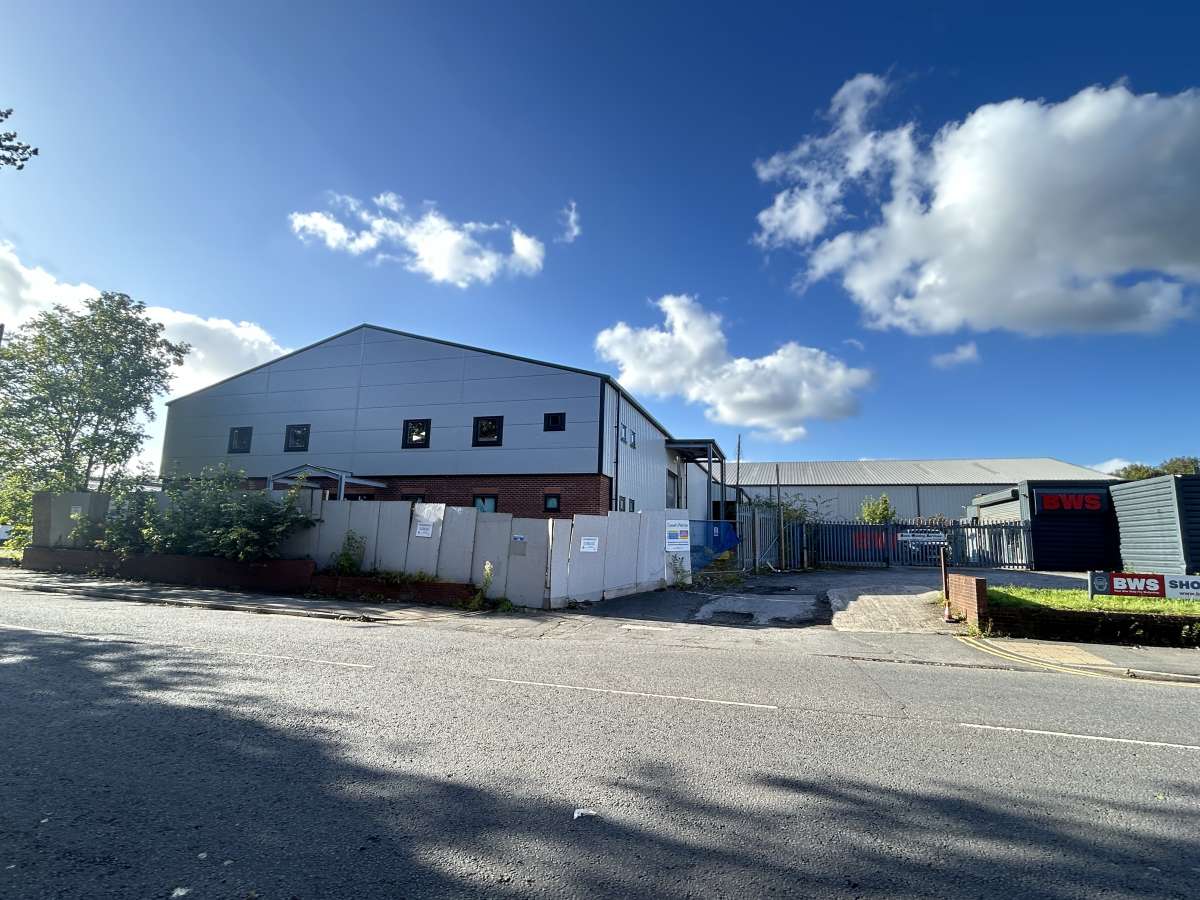 Industrial Unit in Manchester - photo 3