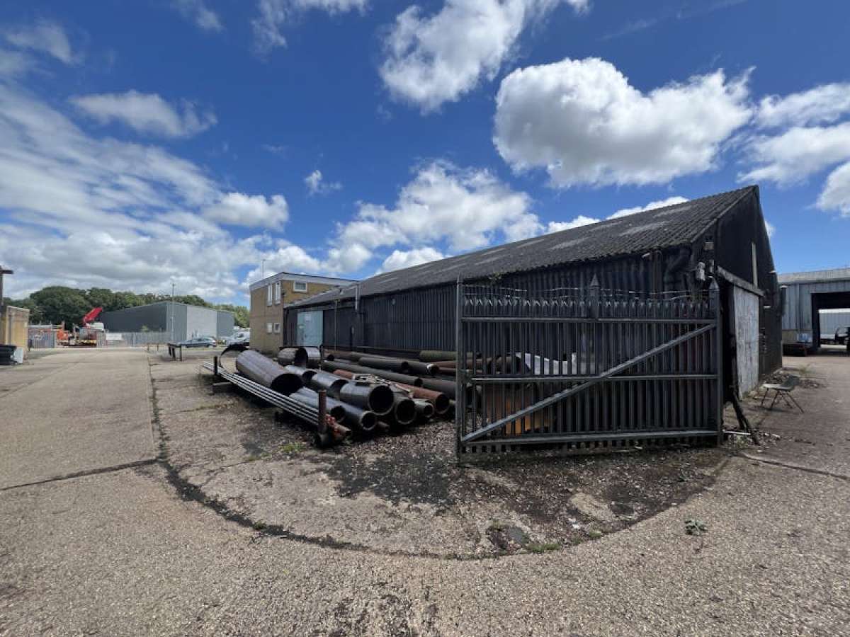 Industrial Unit in Southampton - photo 2