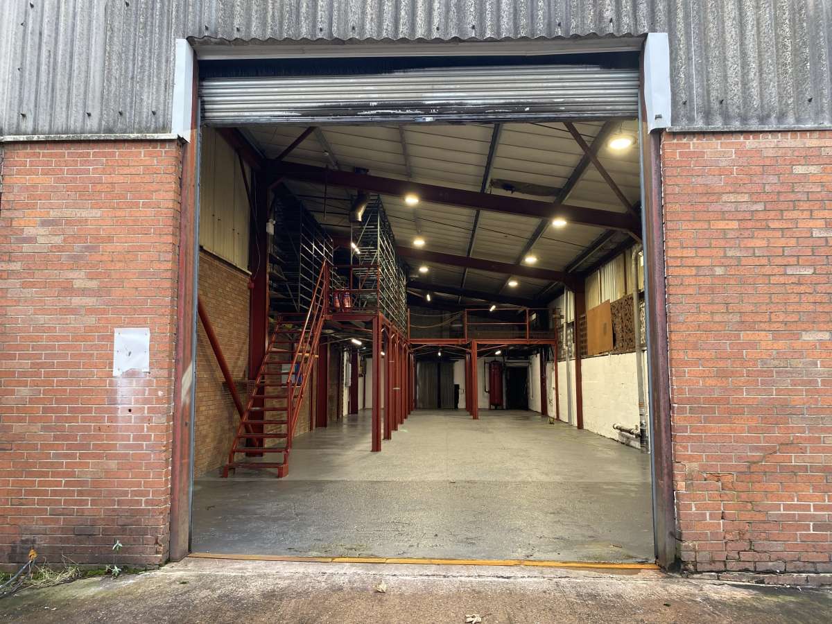 Industrial Unit in Wolverhampton - photo 2