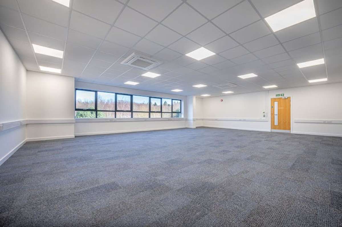 Industrial Unit in Guildford - photo 2