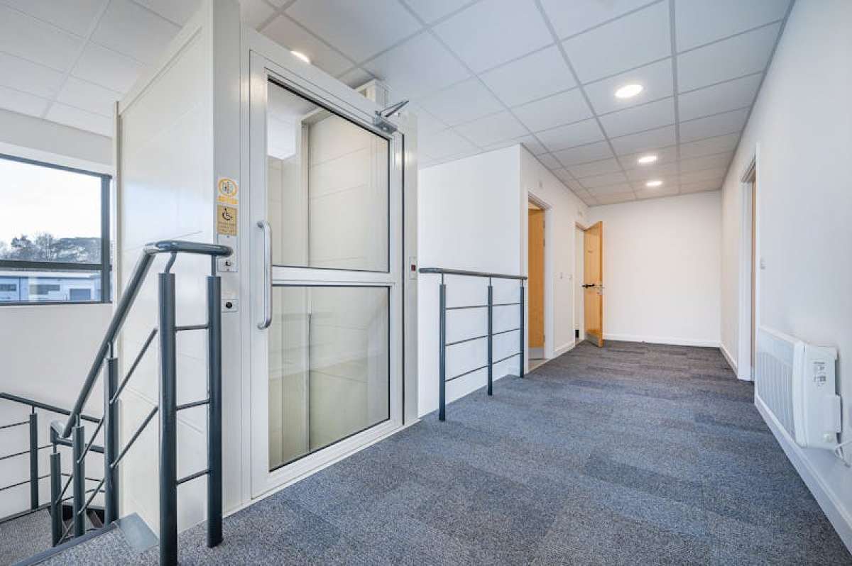 Industrial Unit in Guildford - photo 4