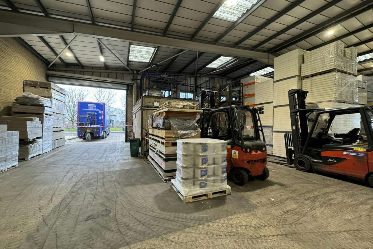 Industrial Unit in Southampton - photo 2