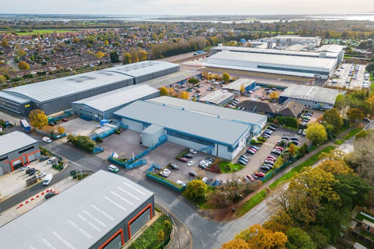 Industrial Unit in Havant - photo 2