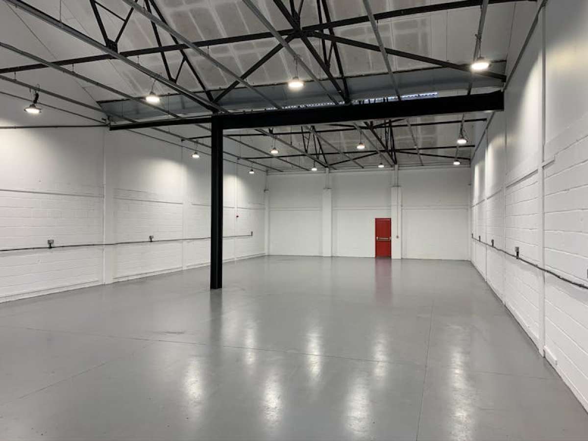 Industrial Unit in Basingstoke - photo 2