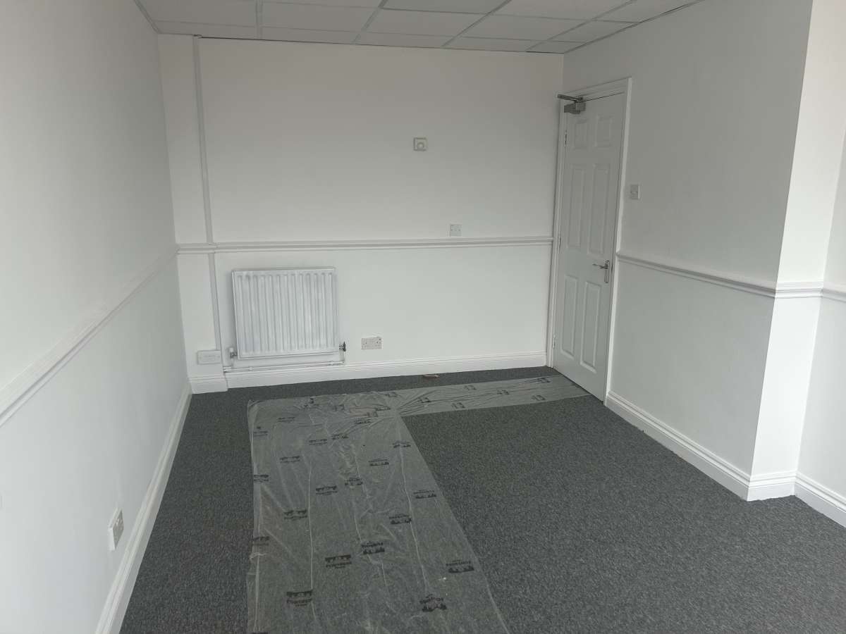 Industrial Unit in Chandlers Ford - photo 4
