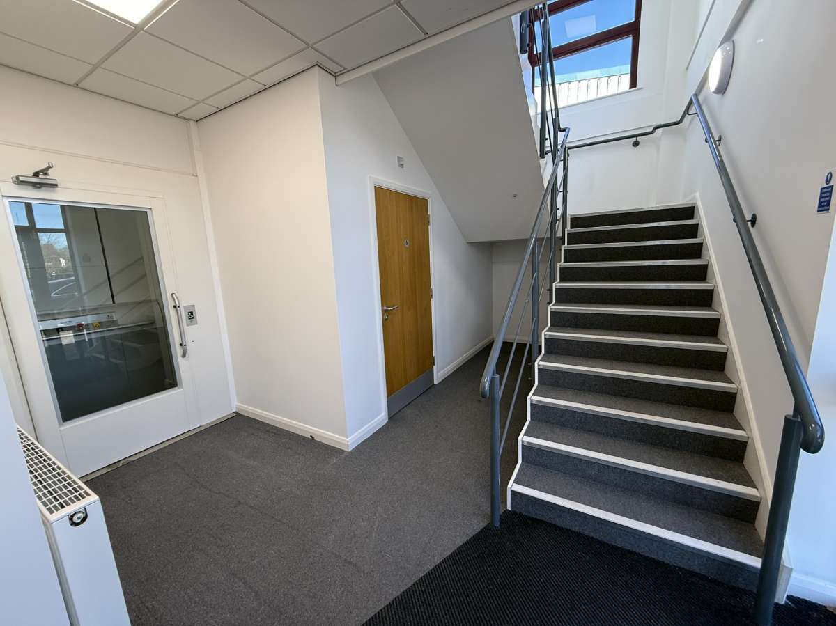 Office in Hinckley - photo 2