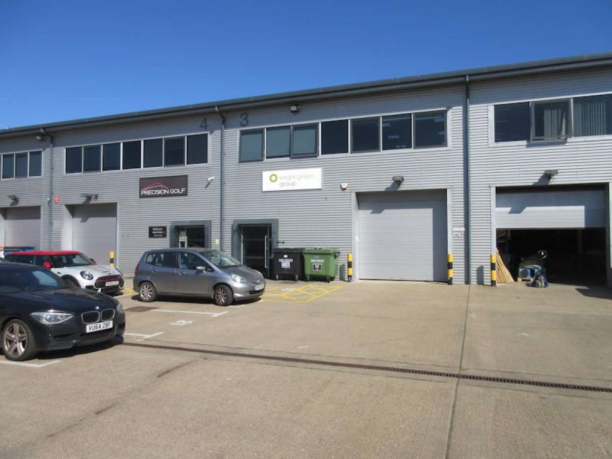 Industrial Unit in Byfleet - photo 3