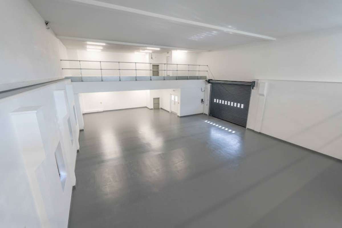 Industrial Unit in Whitchurch - photo 3
